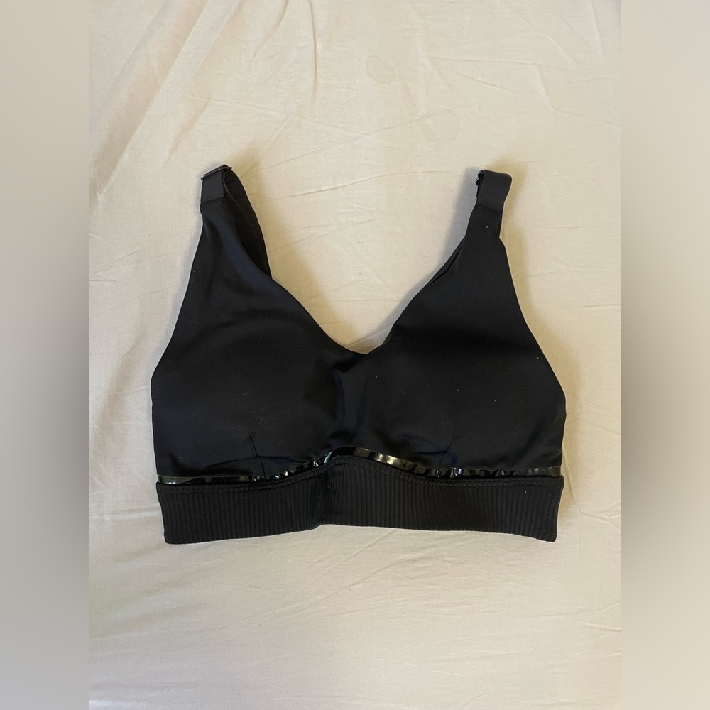 Lululemon sports bra size 2 with adjustable straps